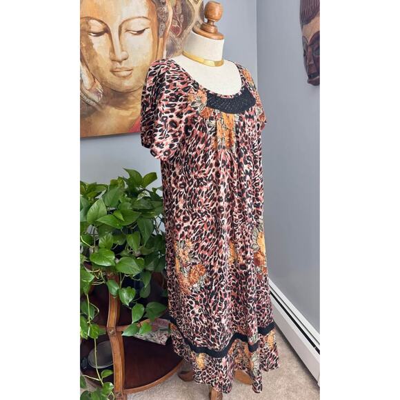 Vintage 1990’s Leopard and Floral House Dress - Picture 5 of 7